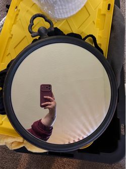 Round mirror