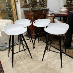 Four Brand New Bar Stools🌷
