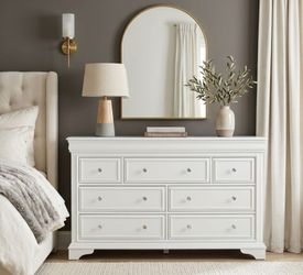 Beautiful elegant White Dresser With Diamond Knobs
