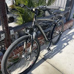 Specialized Mountain Bike Size M 