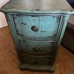 End table/ Nightstand