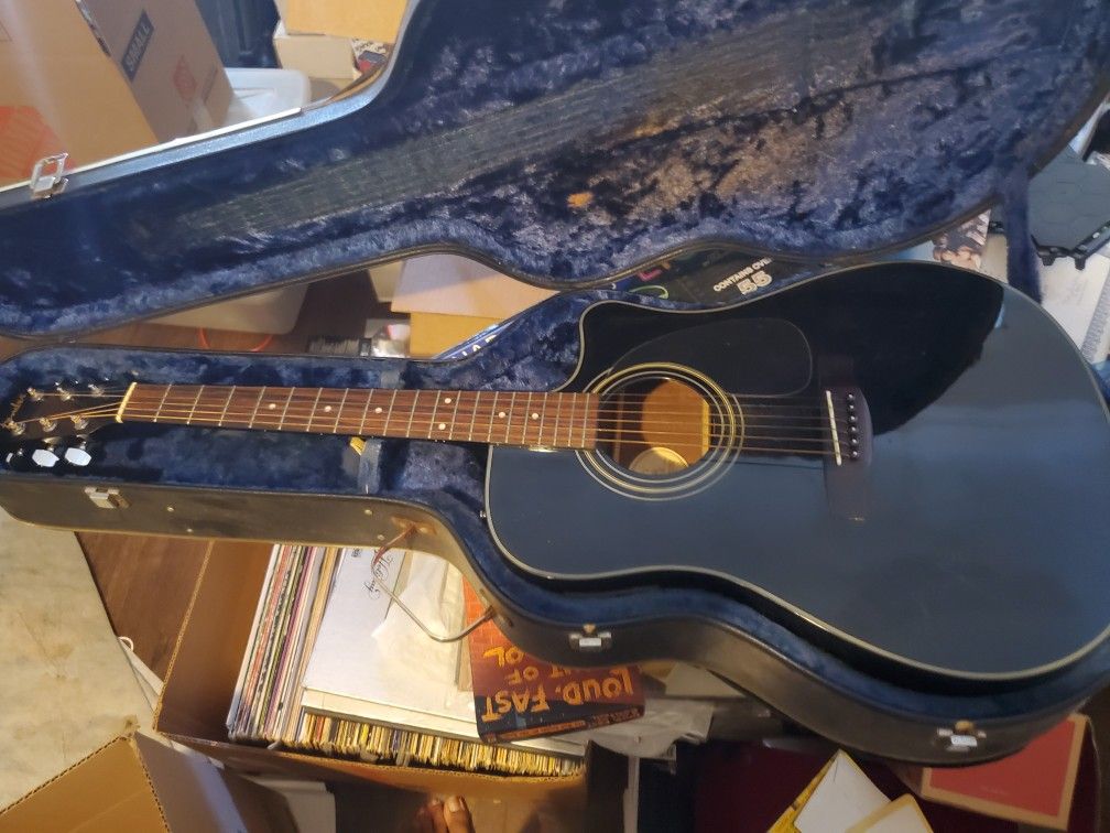 Acoustic Electric Fender Guitar 