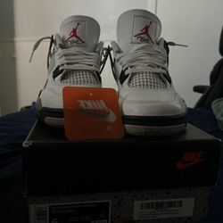 Jordan 4 White Cements Size 5 Youth (GS)