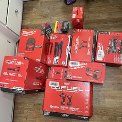 Milwaukee M18 Fuel Brushless Hammer Drill Impact Driver w/2 Batteries