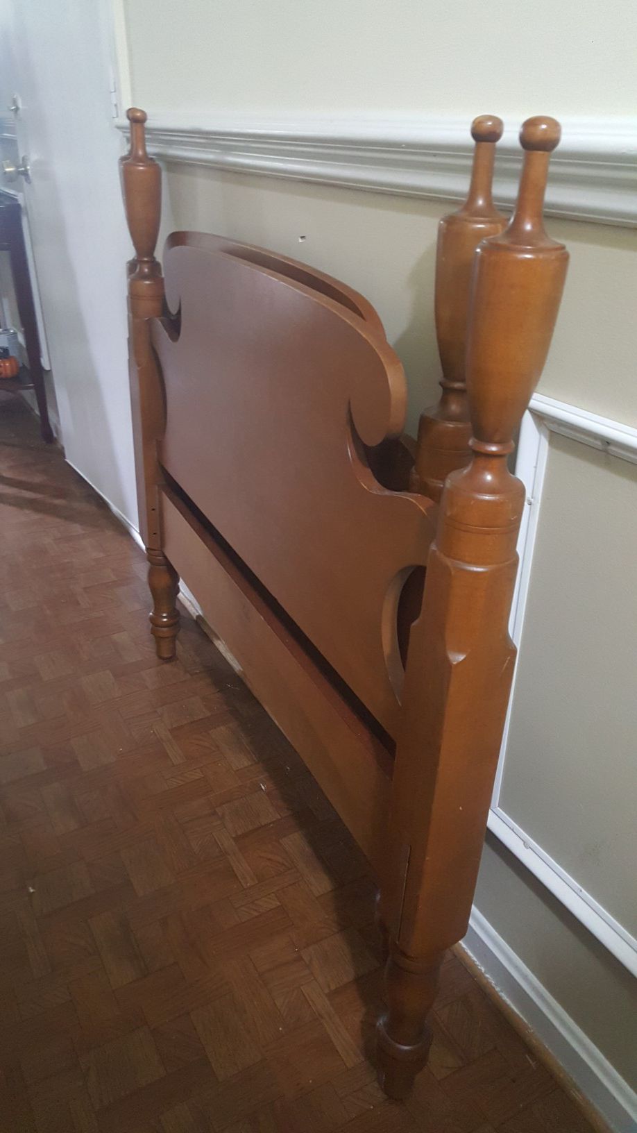 Pair of twin beds headboards
