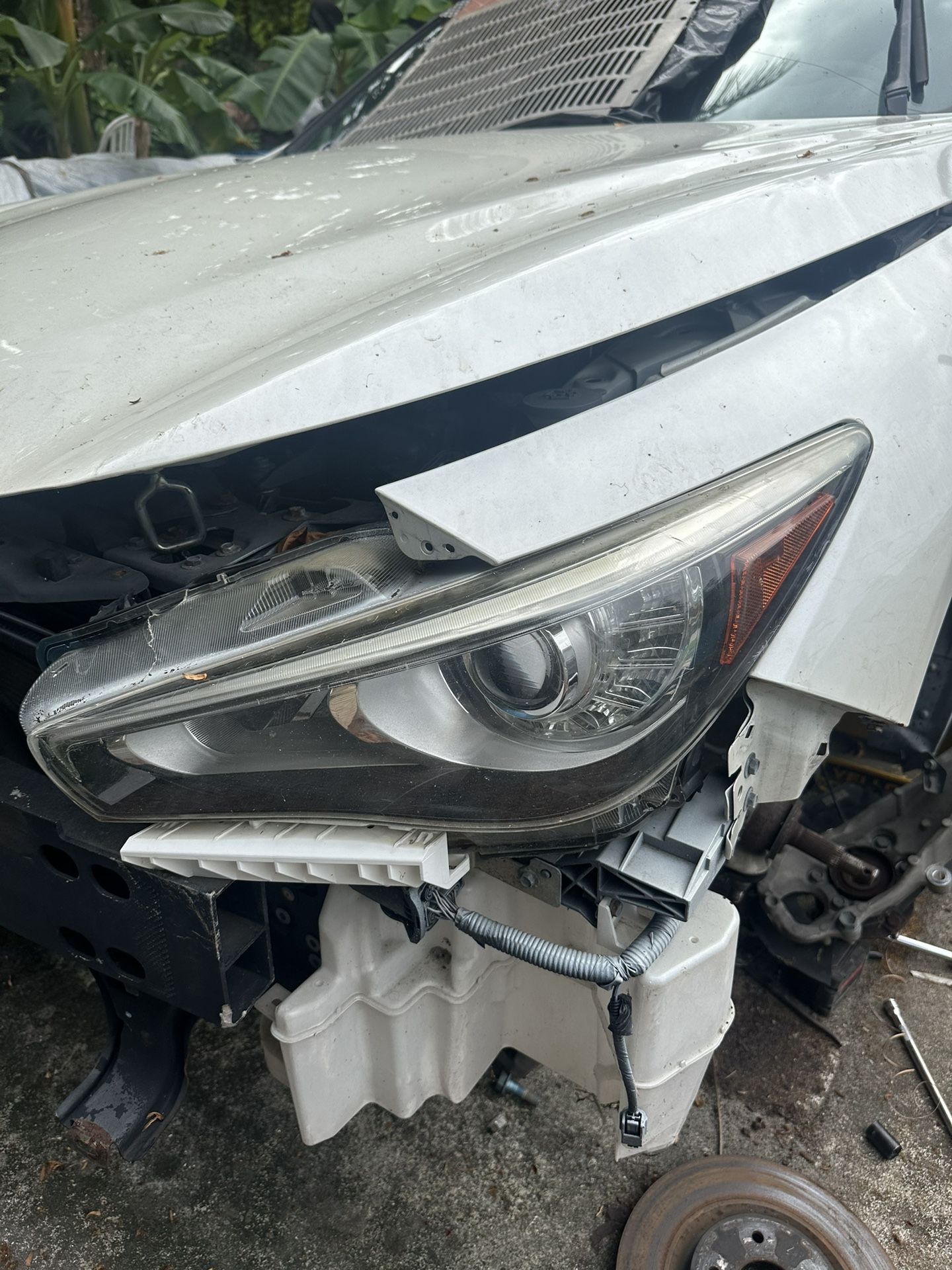 Infiniti Q50 headlights