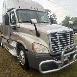 2013 Freightliner Cascadia 