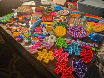 50 fidget/pop it toys