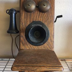 ANTIQUE KELLOGG TELEPHONE  ANTIQUE KELLOGG WALL MOUNT TELEPHONE  21” TALL 8” WIDE 11” DEEP SOLID OAK LOCATION HENDERSON 89015 CASH ONLY  LOW BALLERS I