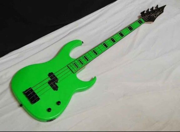Custom zone-Nuclear green Dean 4 string bass guitar