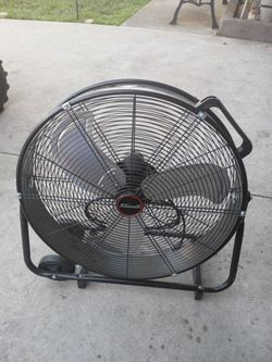 Ventilador en buenas condiciones está nuevo