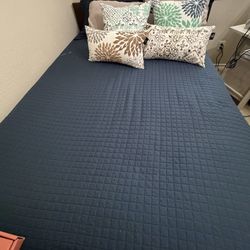 Full Bedroom Set – Bed, Mattress, Dresser & Mirror