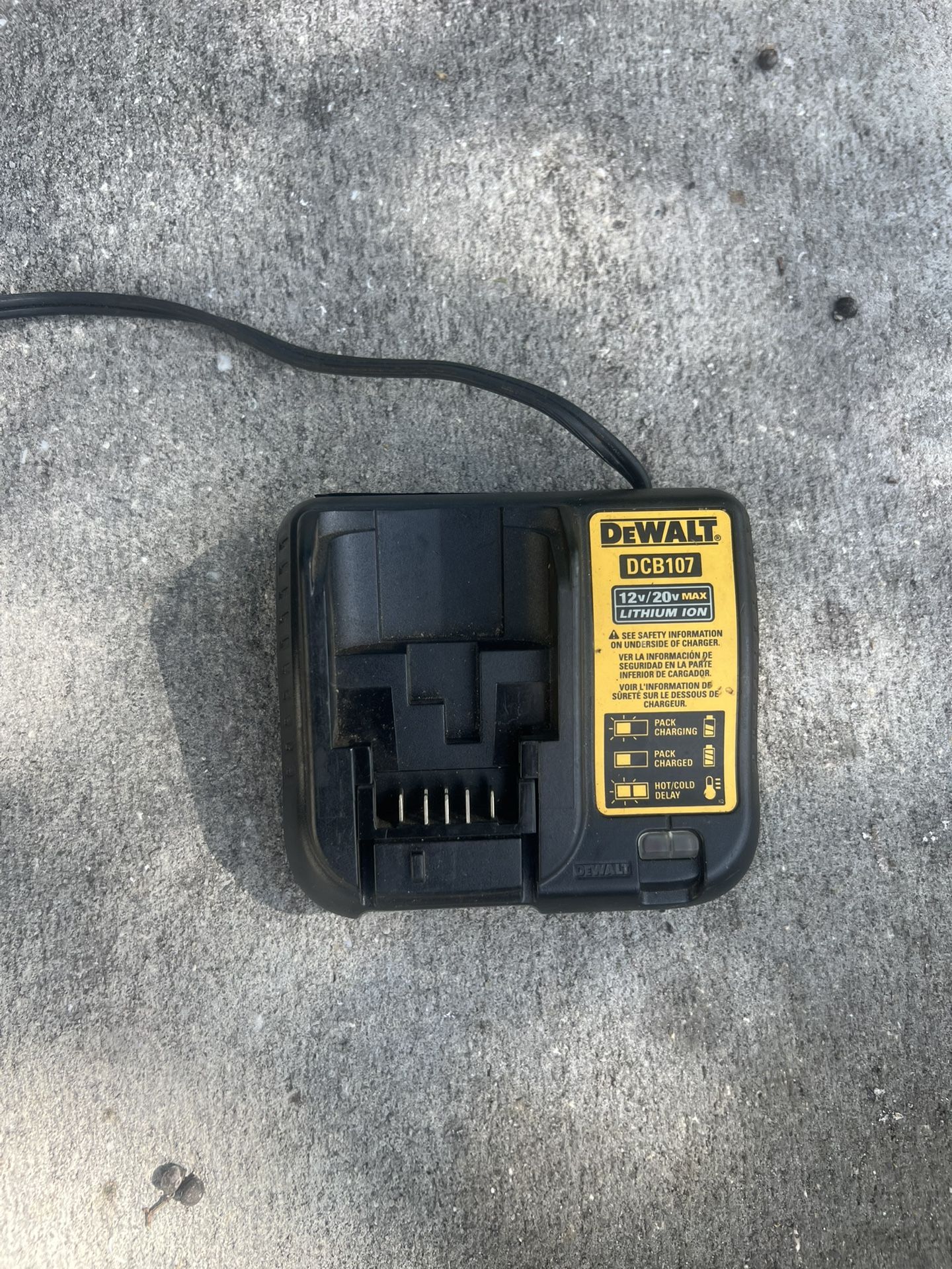 DeWalt DCB107 20 Volt Charger