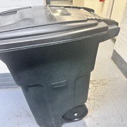 Brand New 64 Gallon Garbage Cans and Lid Heavy Duty Construction Built