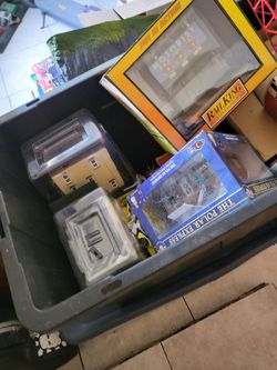 Lionel buildings/ towers etc