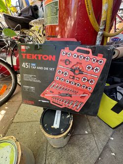 TEKTON. 45 pieces. Tap and set.
