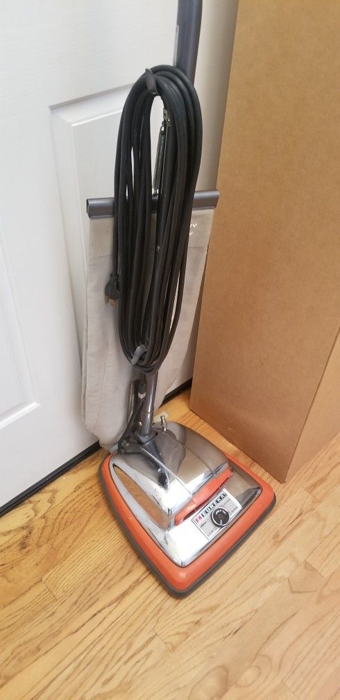 NEW cond COMMERCIAL EURIKA VACUUM CLEANER WITH POWERFUL SUCTION  WORKS EXCELLENT  IN THE BOX