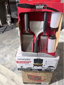Igloo Bluetooth speaker cooler/ mega master grill/ Weber griddle essential set