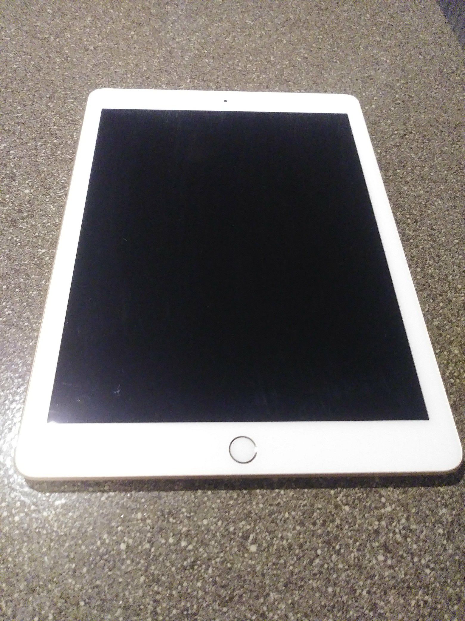 Ipad rose gold 6th Gen 128 GB w charger