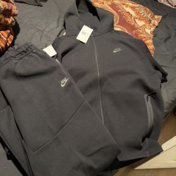 XXL NIKE TECH SWEATSUIT NEW $160