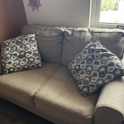 Loveseat (couch)