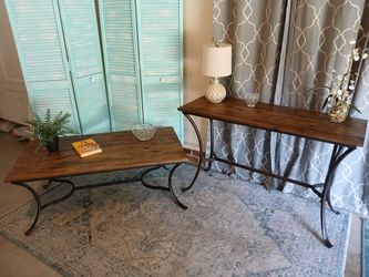 Beautiful Farmhouse Style solid rustic wood and iron foyer and coffee table, excellent condition