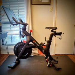 Gen 4 Pelaton Bike *GREAT COND*