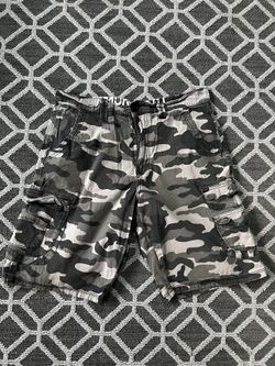 MONUMENT CAMO CARGO SHORTS