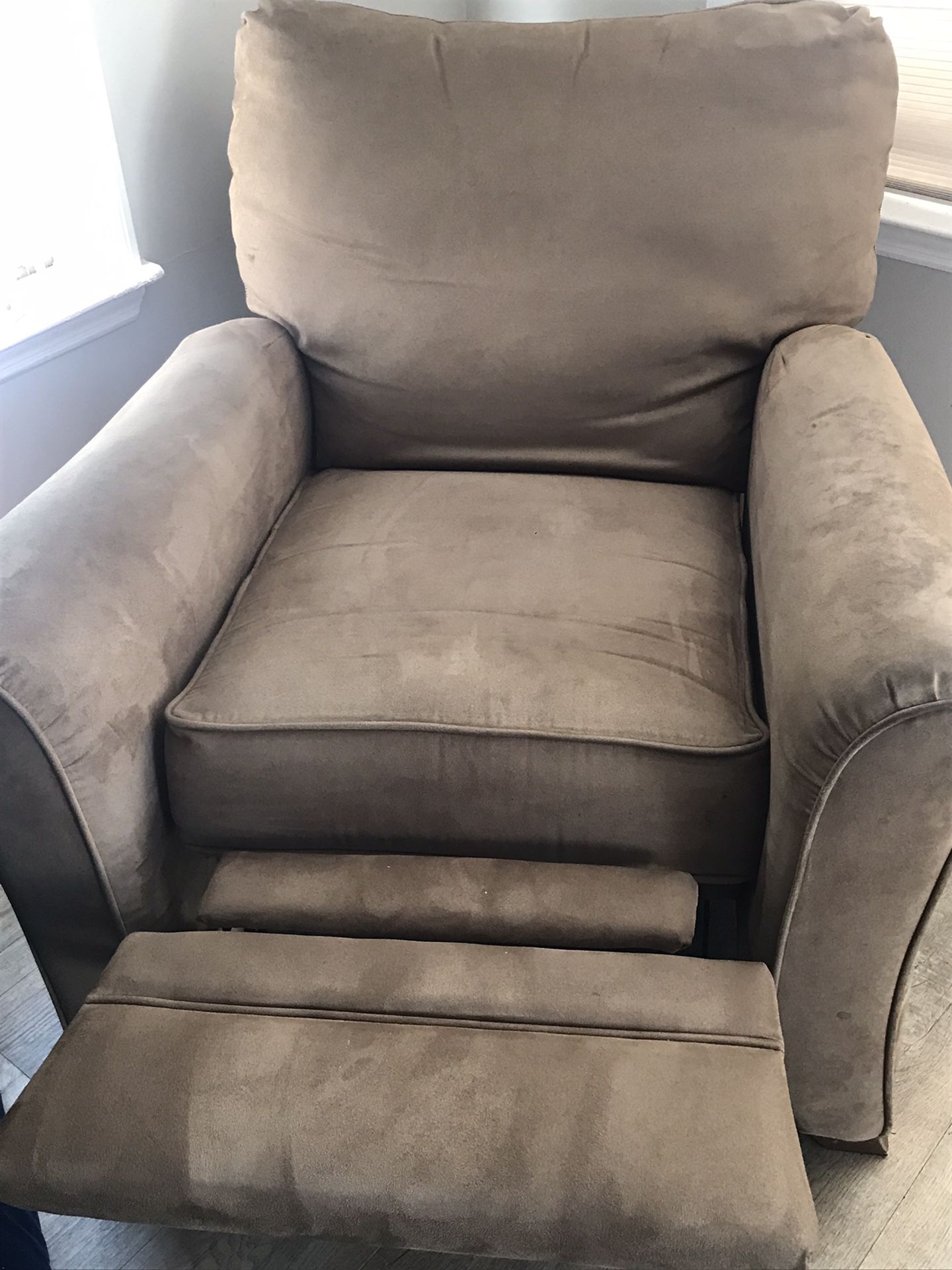 Recliner , Chairs , Queen Mattress,etc