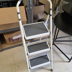 White 3 Step Ladder