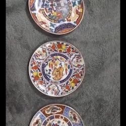 Rare 4" Imari Ware Japanese Hand-Painted Porcelain Plates w/ Gold Trim, Set of 3