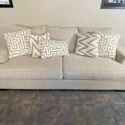Light Gray Couch With 5 Accent Pillows