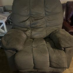 Big Wide Comfy Recliner Lounger /sleeper !!