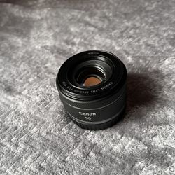 Canon RF 50mm 1.8
