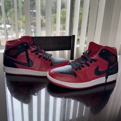 Nike Air Jordans 1 Mid