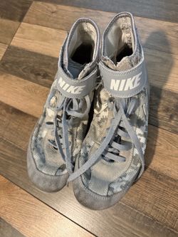 Nike wrestling shoes size 7    cm 25