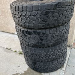 Toyo tires 275/70/18 10 ply used tires