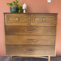 Mid-Century Modern Broyhill Premier Dresser – Refinished