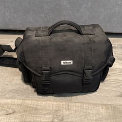 NIKON D80 DSLR CAMERA BUNDLE