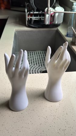 2 Right Mannequin Hands