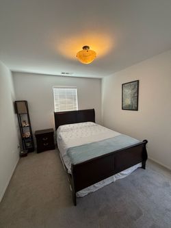 Queen bed room ( bed , nightstand and chest drawers