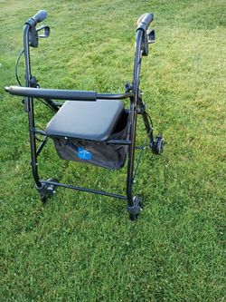 Walker Medline 4-Wheel Rollator Walker with Seat