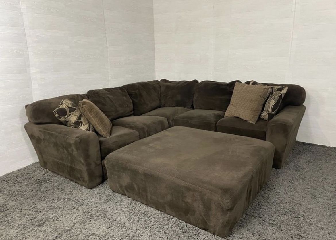 Large Brown Oversized Sectional Couch W/ Ottoman And Free Pillows