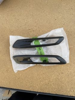 Bmw CARBON FIBER FENDER LIGHT TRIMS - F10 SEDAN / F11 WAGON | 5 SERIES