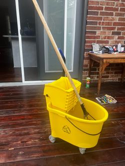Professional Grade Heavy-Duty Mop Bucket – New.