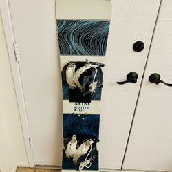 150cm Women’s Snowboard with Bindings- Cool Looking Board 