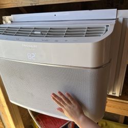 Frigidaire window air conditioner -12,000 BTU