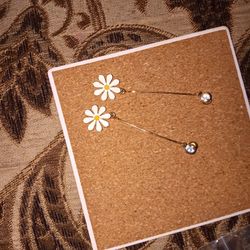 Daisy Earrings Really Cutie.