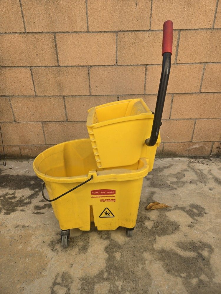 2 Rubbermaid Mop Buckets