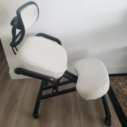 Ergonomic kneeling chair